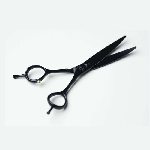 Ciseaux de coiffeur incurvés precision pour coupe de cheveux texturés et bouclés, offrant des résultats professionnels.